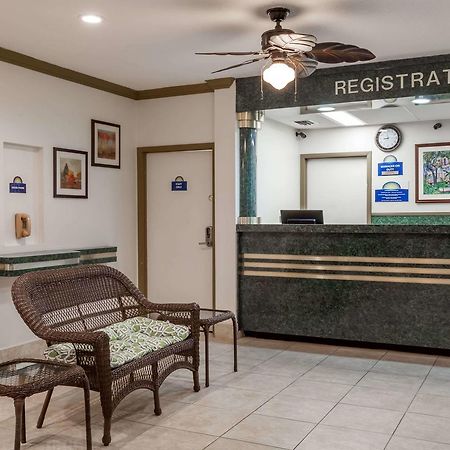 Days Inn By Wyndham West Palm Beach Exteriör bild