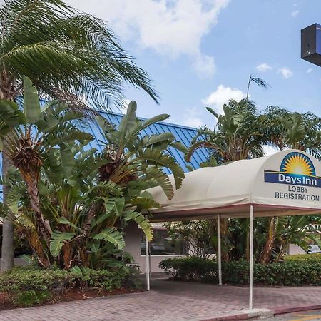 Days Inn By Wyndham West Palm Beach Exteriör bild