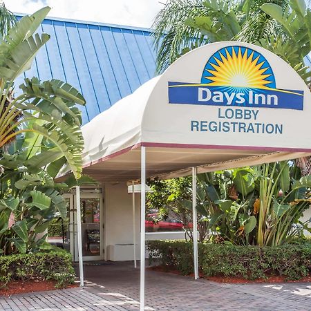 Days Inn By Wyndham West Palm Beach Exteriör bild