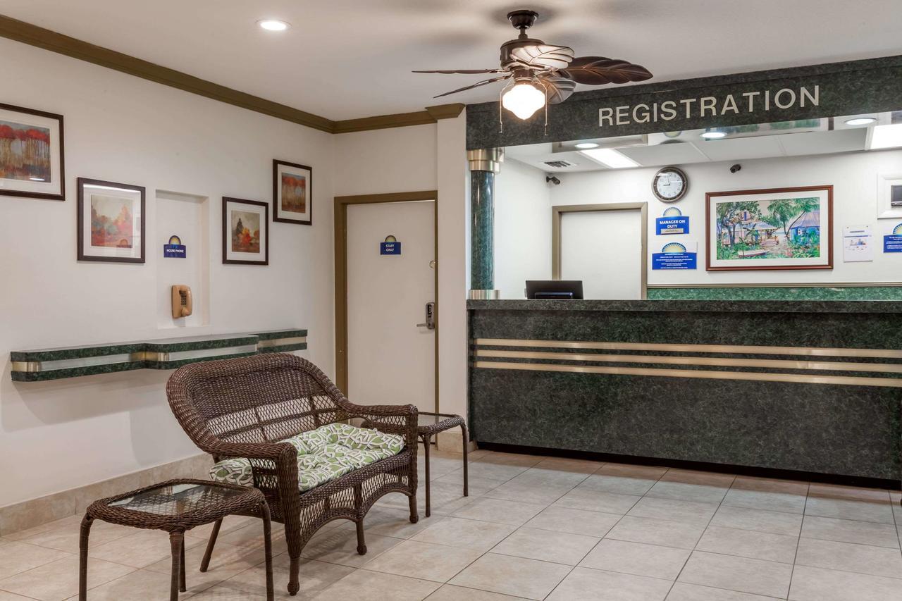 Days Inn By Wyndham West Palm Beach Exteriör bild
