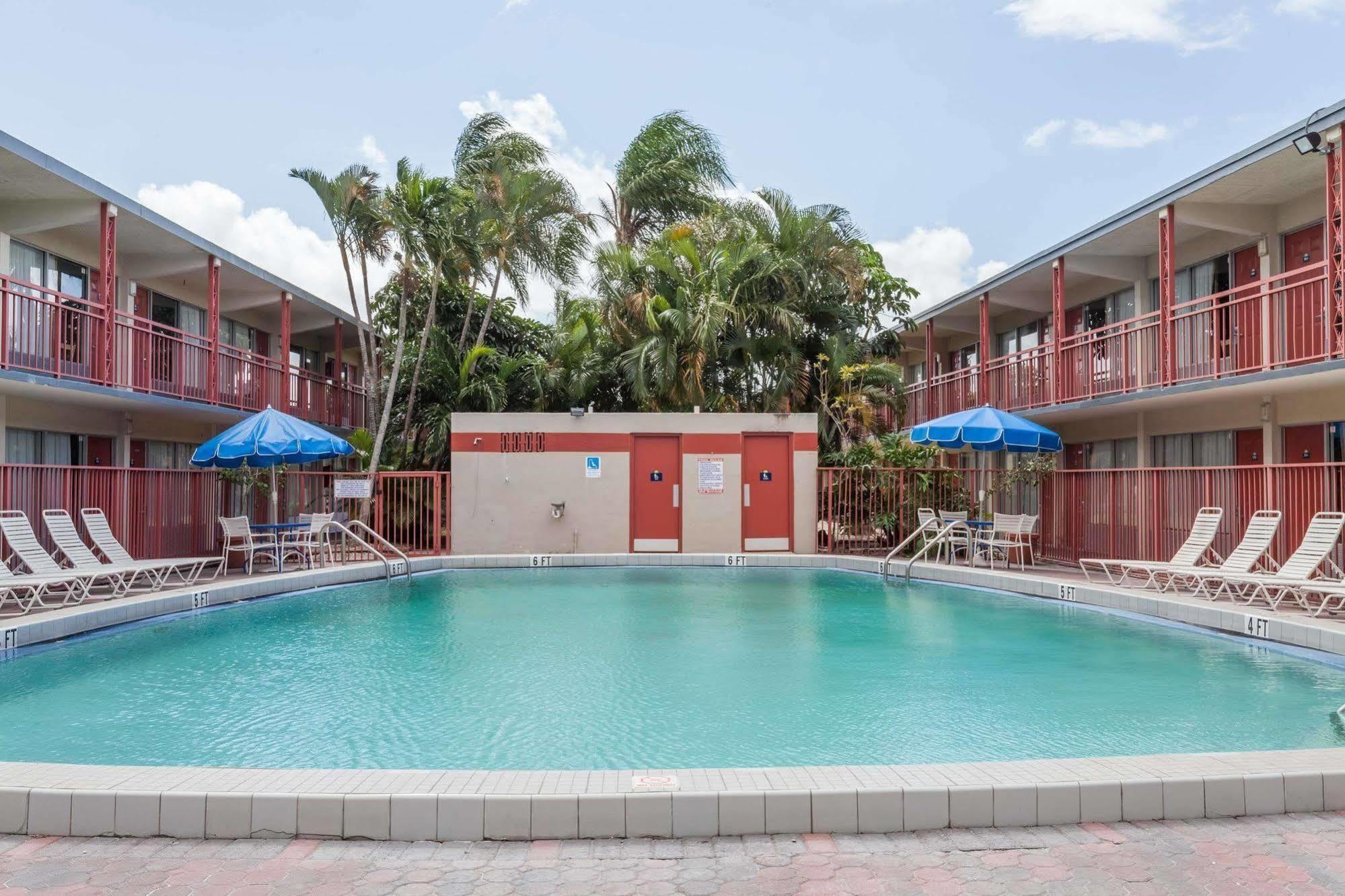 Days Inn By Wyndham West Palm Beach Exteriör bild